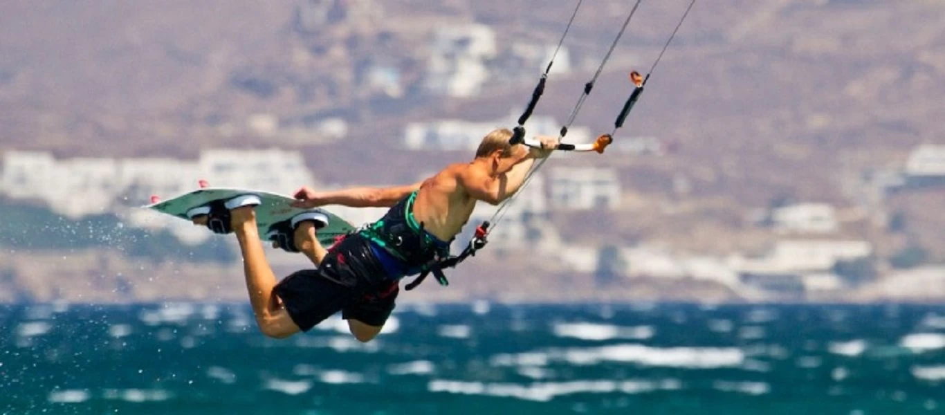 Μύκονος: Τραυματίστηκε 36χρονος ενώ έκανε αετοσανίδα - Διακομίστηκε αεροπορικώς στην Αθήνα